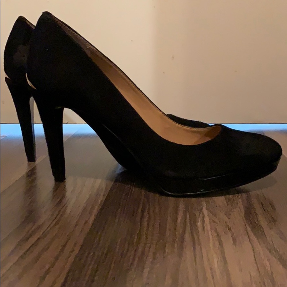 Cabin Klein Paulette pumps approx 3” heel